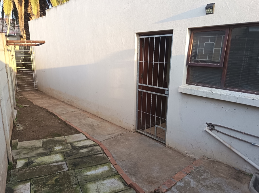 To Let 1 Bedroom Property for Rent in Van Riebeeck Hoogte Eastern Cape